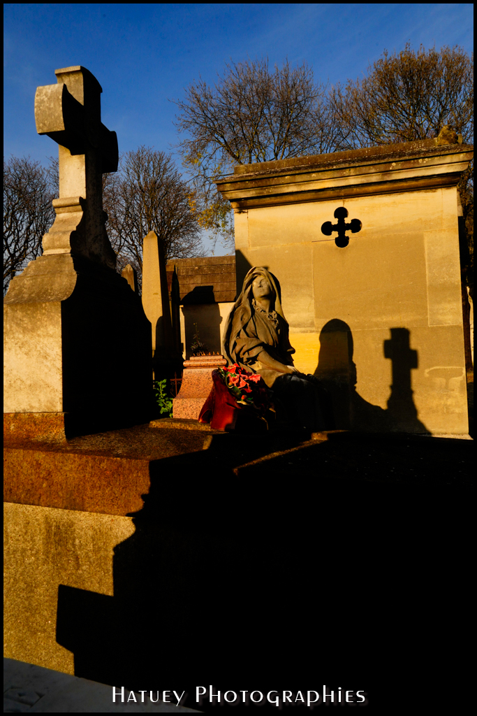 ©Hatuey Photographies, 1861-1896, Art Funéraire, Cementerio, Cemetery, Cemetery Photography, Chef d'orchestre tzigane, Cimetière, Cimetière du Père-Lachaise, Cimitero, Division 65, France, Friedhof, Graveyard, Illustration, Paris, PATIKARUS Ferko, Père-Lachaise, PereLachaisePhotographie, Photo Cimetière du Père-Lachaise, Statue, Statue de femme, Statue de Femme assise