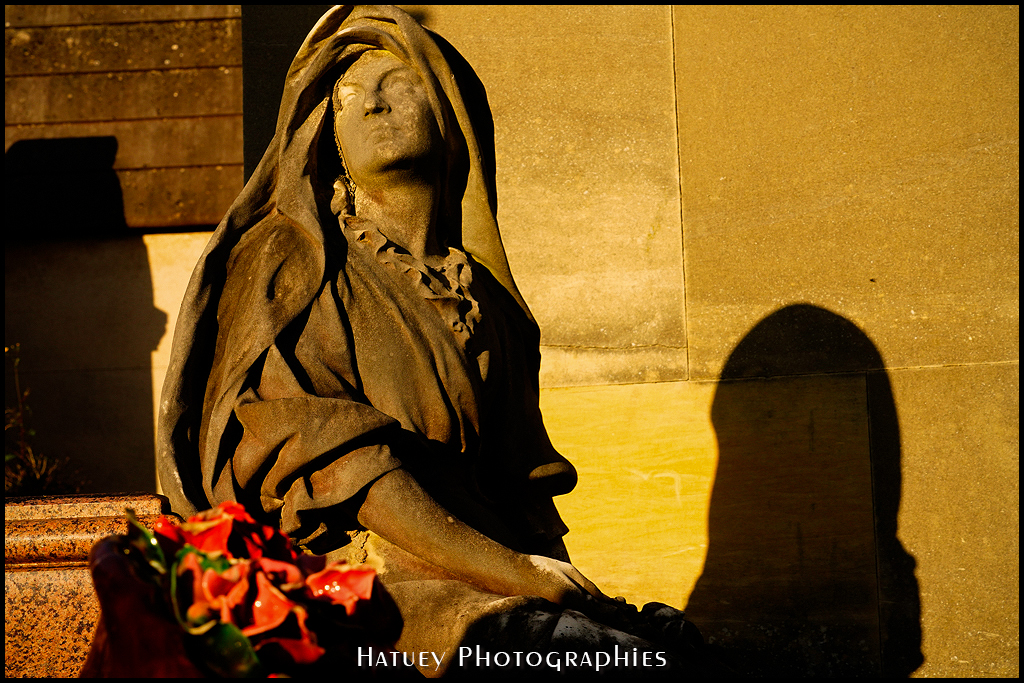 ©Hatuey Photographies, 1861-1896, Art Funéraire, Cementerio, Cemetery, Cemetery Photography, Chef d'orchestre tzigane, Cimetière, Cimetière du Père-Lachaise, Cimitero, Division 65, France, Friedhof, Graveyard, Illustration, Paris, PATIKARUS Ferko, Père-Lachaise, PereLachaisePhotographie, Photo Cimetière du Père-Lachaise, Statue, Statue de femme, Statue de Femme assise