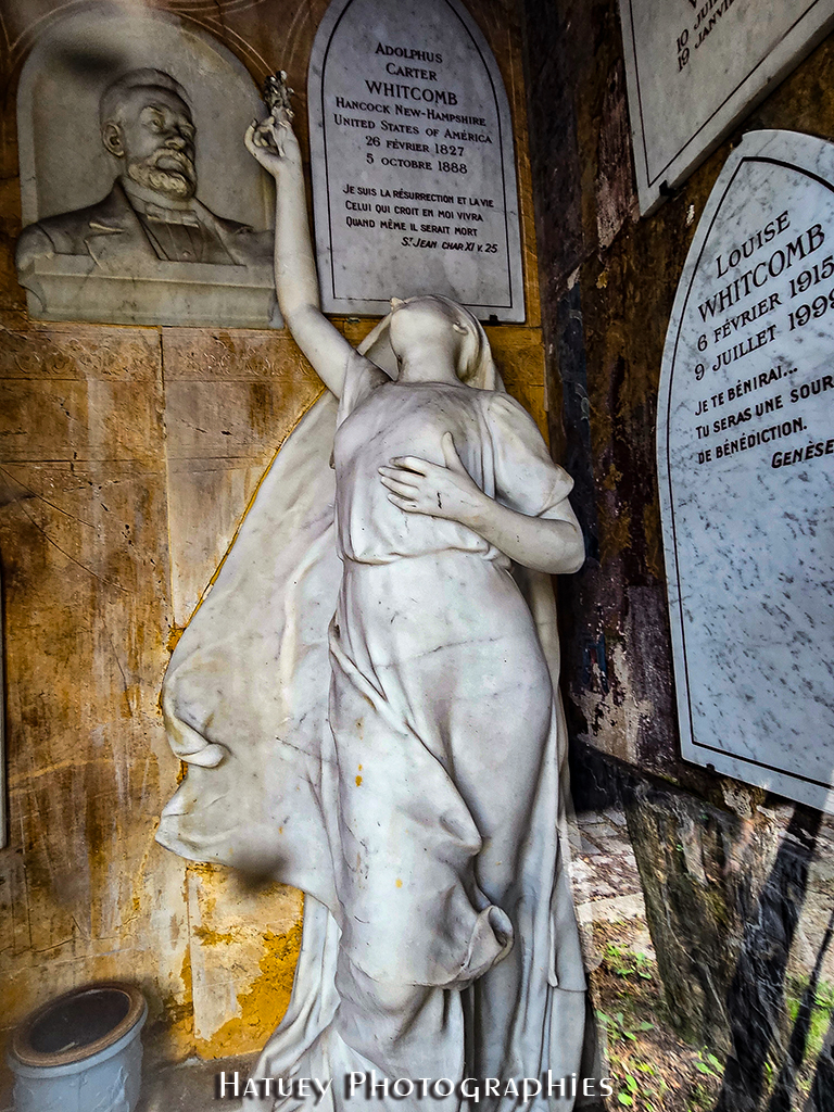Chapelle Whitcomb ©Hatuey Photographies, 1827-1888, Art Funéraire, Cementerio, Cemetery, Cemetery Photography, Chapelle, Cimetiere, Cimetière, Cimetière du Père-Lachaise, Cimitero, Division_91, France, Friedhof, Graveyard, Illustration, Marbre, Paris, Père-Lachaise, PereLachaisePhotographie, Photo Cimetière du Père-Lachaise, Rue:Avenue Aguado, Sculpture, Statue, WHITCOMB Adolphe Armand Abel (1880 †1914), WHITCOMB Adolphus Carter (1827 †1888), WHITCOMB Chapelle, WHITCOMB Famille, WHITCOMB Louise (1915 †1999), WHITCOMB Marguerite née THURET (1884 †1952), WITHCOMB Adolphus Carter par "©Hatuey Photographies"