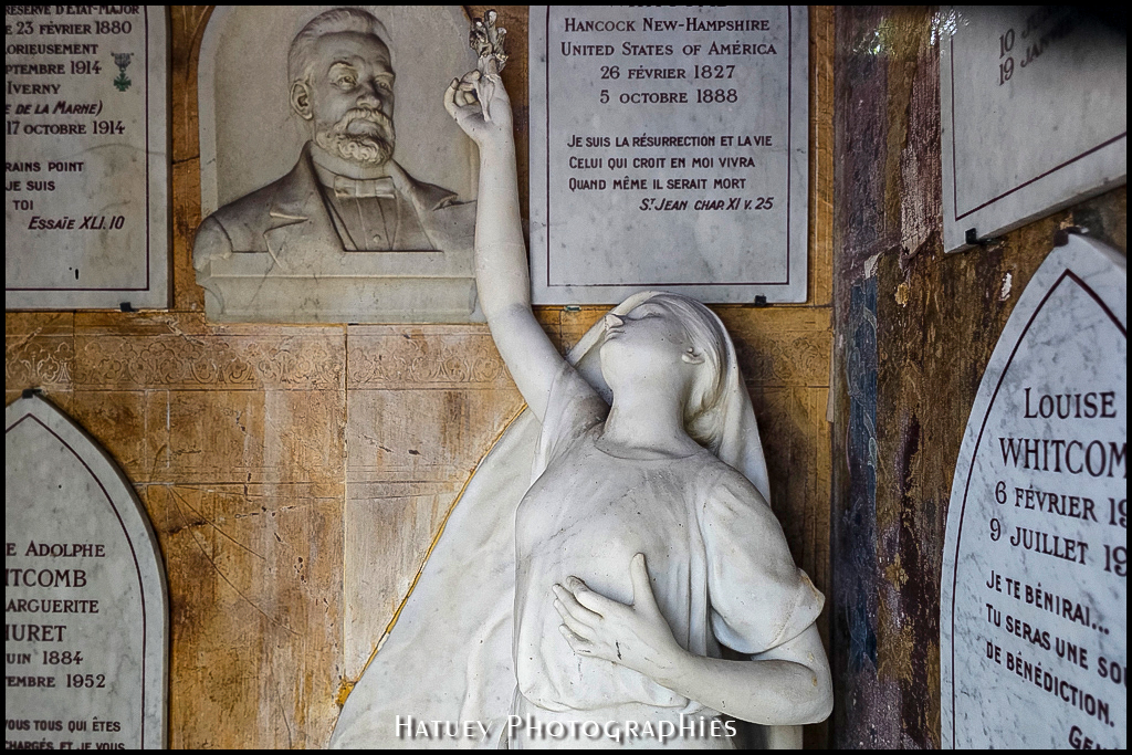 Chapelle Whitcomb ©Hatuey Photographies, 1827-1888, Art Funéraire, Cementerio, Cemetery, Cemetery Photography, Chapelle, Cimetiere, Cimetière, Cimetière du Père-Lachaise, Cimitero, Division_91, France, Friedhof, Graveyard, Illustration, Marbre, Paris, Père-Lachaise, PereLachaisePhotographie, Photo Cimetière du Père-Lachaise, Rue:Avenue Aguado, Sculpture, Statue, WHITCOMB Adolphe Armand Abel (1880 †1914), WHITCOMB Adolphus Carter (1827 †1888), WHITCOMB Chapelle, WHITCOMB Famille, WHITCOMB Louise (1915 †1999), WHITCOMB Marguerite née THURET (1884 †1952), WITHCOMB Adolphus Carter par "©Hatuey Photographies"