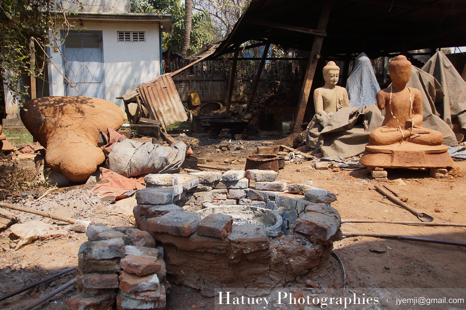 Myanmar Birmanie, Photographies 2015, Asie, Fondeurs de Bouddhas en bronze, Mandalay by © Hatuey Photographies