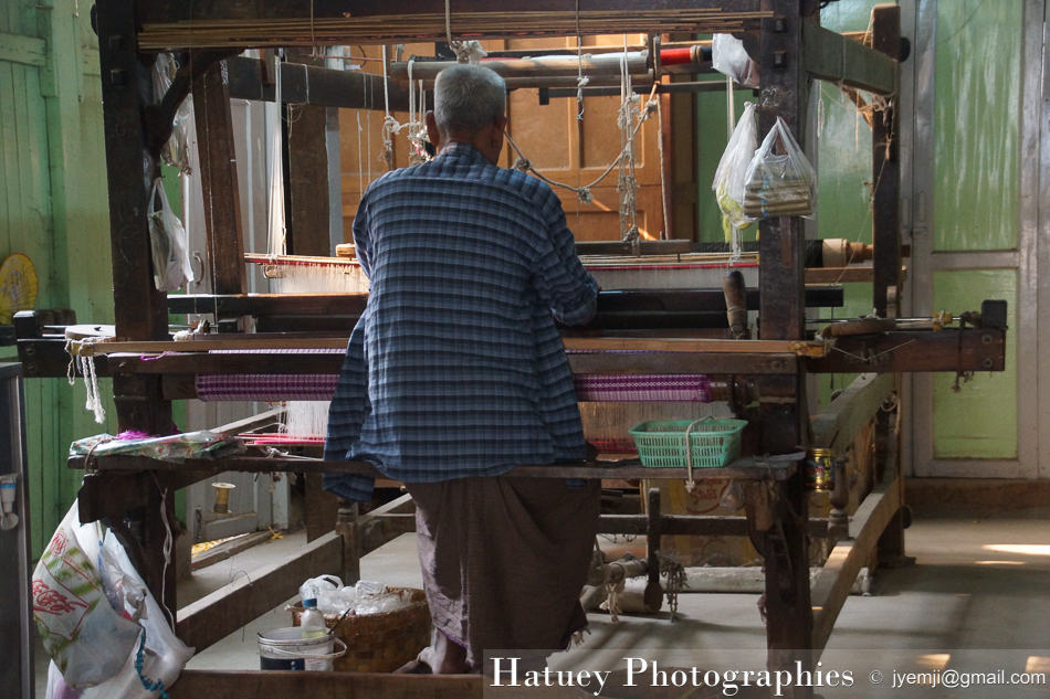 Asie, Hatuey Photographies, Mandalay, Myanmar, Photographies, Tissage,Tissus,Longyi,Artisanat by © Hatuey Photographies