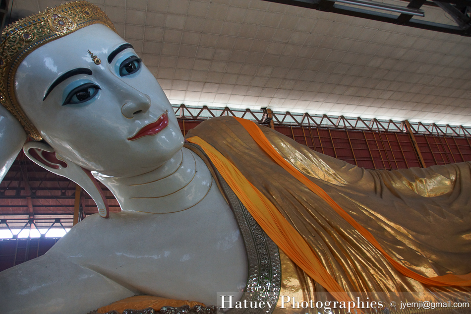 Yangon, Reclining Buddha by ©Hatuey Photographies